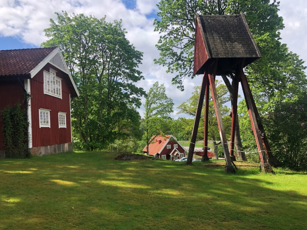 Fortbildungshaus der Kirche in schwedenrot