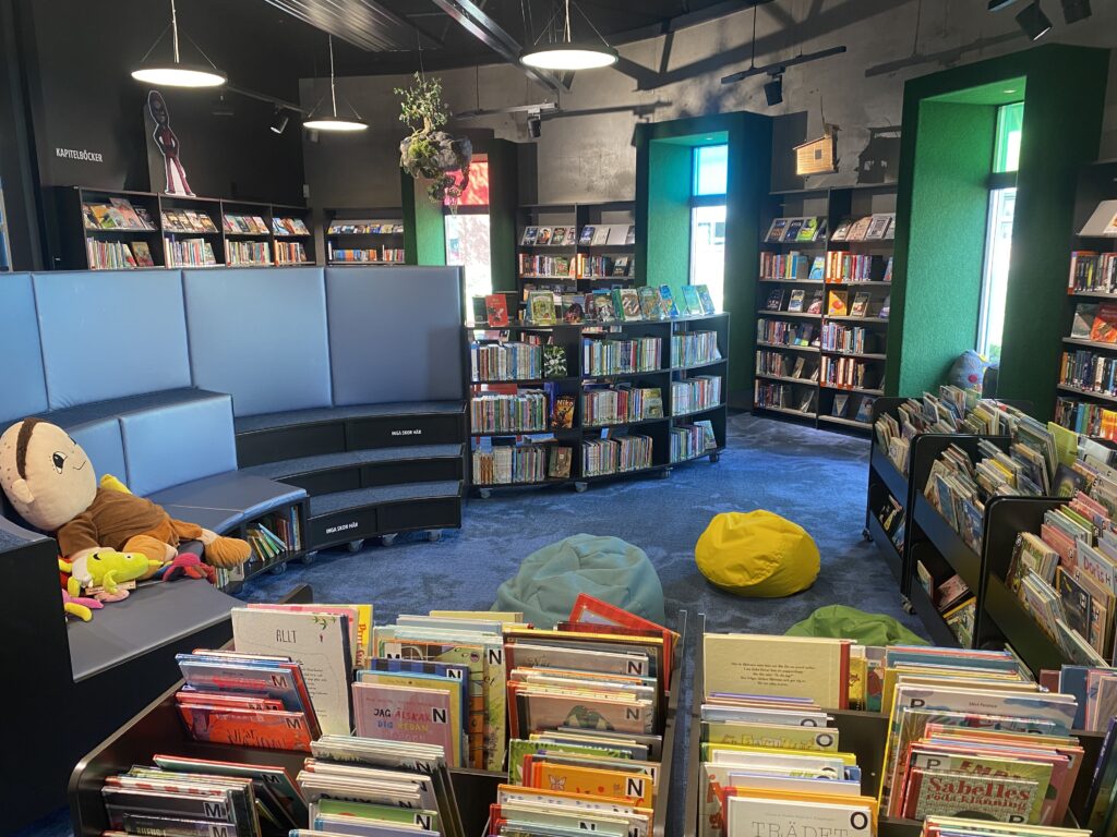 Kinderbücher in der Bibliothek in Tranemo